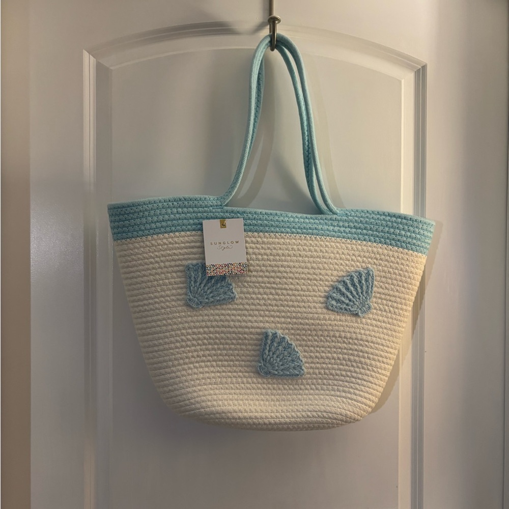 SunGlow Woven Beach Tote/Beach Bag Seashell Design NWT
